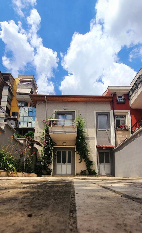 Apartment A Cheerful With Free Parking Space