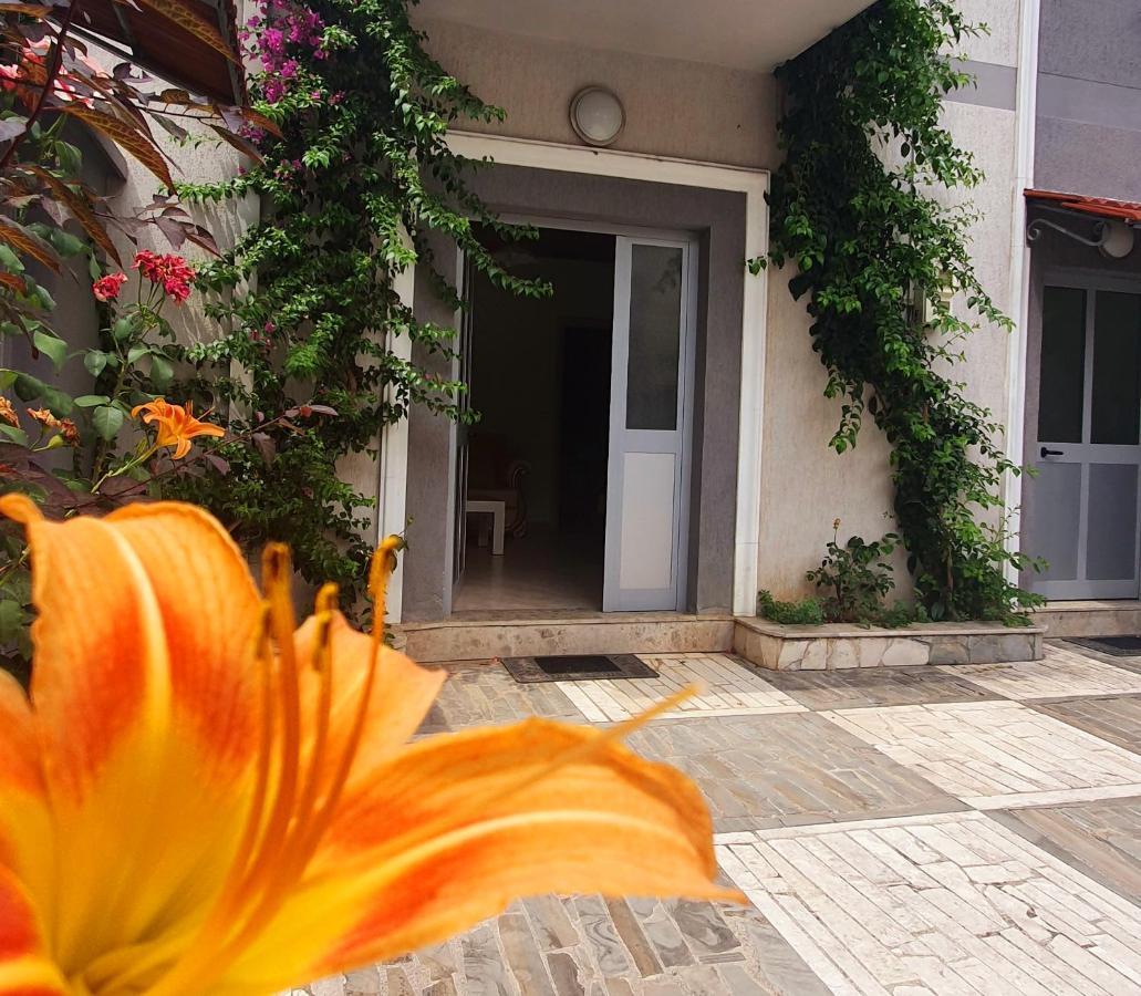 A Cheerful With Free Parking Space Apartment *